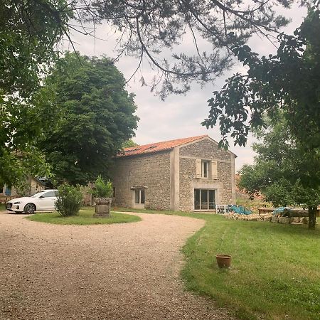 Maison Papillon Gite De Ressourcement Lusignan-Petit Luaran gambar