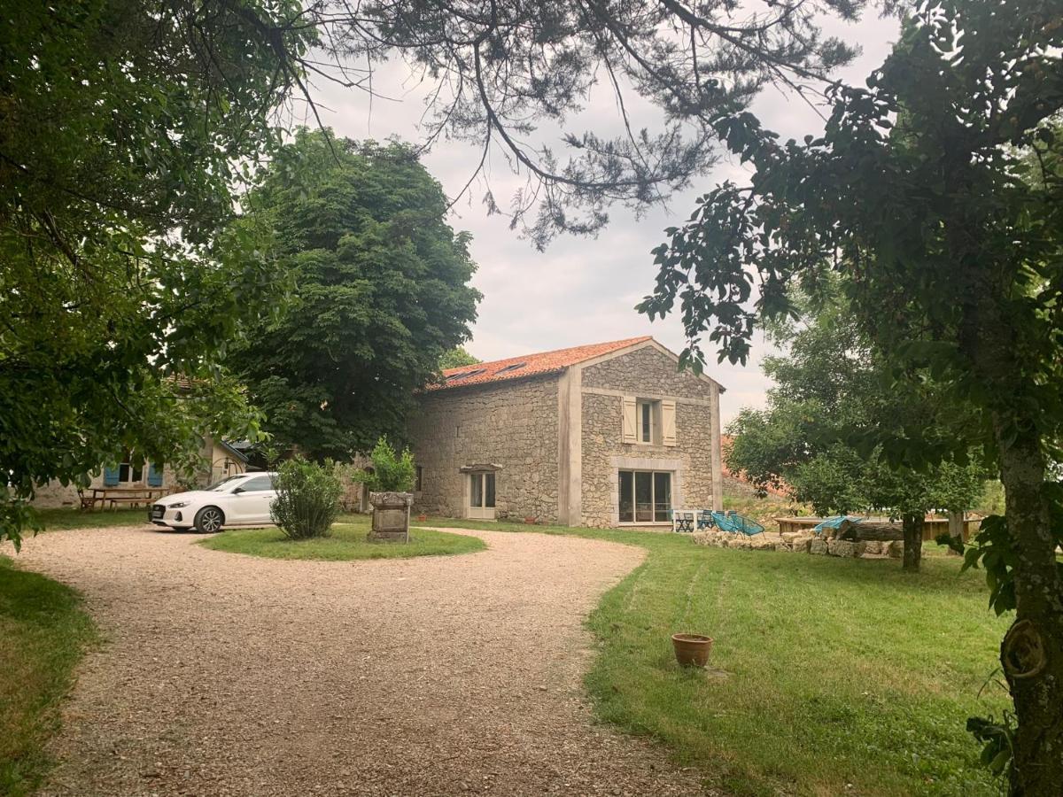 Maison Papillon Gite De Ressourcement Lusignan-Petit Luaran gambar