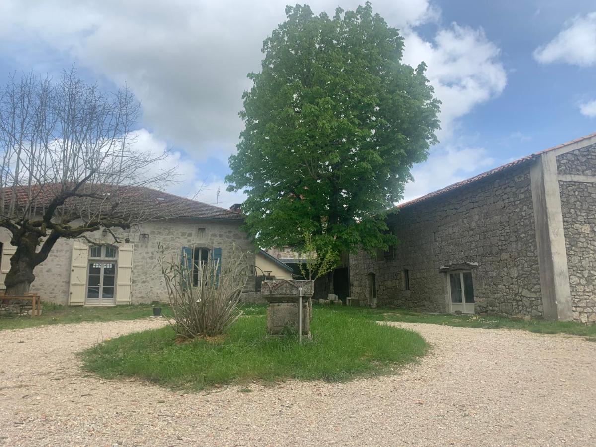 Maison Papillon Gite De Ressourcement Lusignan-Petit Luaran gambar